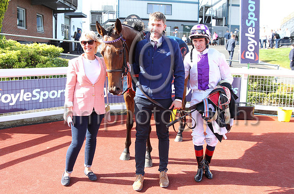 01st Dancila (3 white, purple panel ) Jockey: Kevin Manning , Trainer: J S Bolger