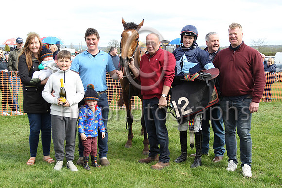 01st SHECOULDBEANYTHING and D G Lavery ( 12 , NAVY,light blue star; navy sleeves,light blue armlet; navy cap,light blue star ) Trainer: Patrick Eugene Turley,, Owner : Declan Lavery