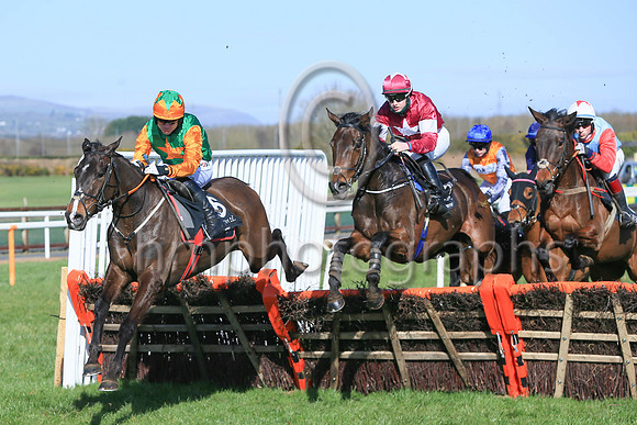 01st Papal Lodge and D F ORegan ( 6 , green, red star ) Trainer - Mrs D Foster , Owner - Justanidea Syndicate