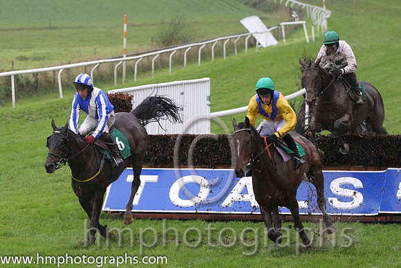 01 Pat Garrett & D J Condon- winner (6,royal blue, white sash ) & 02 Old supporter & B Hayes - 2nd (1, yellow, royal blue chevron) - FT8E9086-4