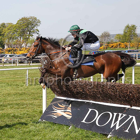 09th Artic Milan and G N Fox ( 9 , black, emerald green sash ) Trainer - L Lennon , Owner - Liam Lennon
