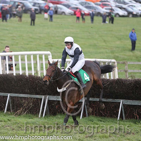 01 Remember The Past and J E Flynn - - 01st (4 ,white, black hoop, white cap ) Trainer - Lester W Doran