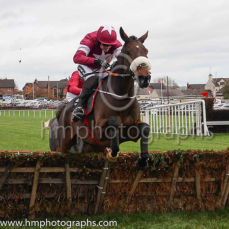 01st Monbeg Notorious and R Walsh ( 4 , maroon, white star ) Trainer - G Elliott , Owner - Gigginstown House Stud