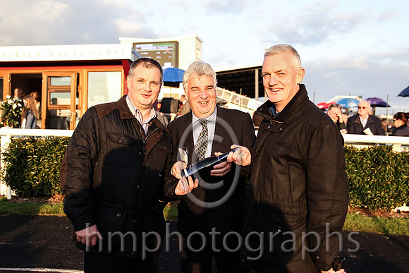 01st The Mooch ( 4 , light blue and maroon hoops ) and Donagh Meyler (7) - Trainer : Paul Nolan - Owner : R.G. English