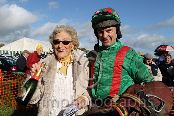 01st Ticinese (Gb) and M J O'Hare ( 6 , EMERALD GREEN,red braces; emerald green, plain sleeves; emerald green cap,red diamonds ) Trainer: Graham McKeever,, Owner : Mrs M.E. Hagan