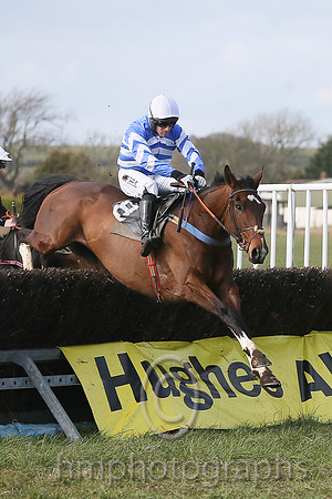 01st OSCAR MOR and B O'Neill ( 8 , ROYAL BLUE,white chevrons; royal blue,white chevrons sleeves; white cap ) Trainer: Colin Bowe,, Owner : Sean Wickham