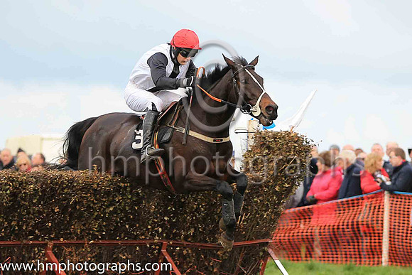 04th BOBOWEN and M J O'Hare ( 3 , WHITE,black panel; black sleeves; red cap ) Trainer: Caroline McCaldin,, Owner : Niall McCarthy  Caroline McCaldin