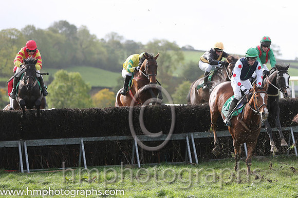 05th Tailor's Gold and J P O'Rourke - - 05thth (7 ,dark blue, emerald green seams ) Trainer - Tom Shaw