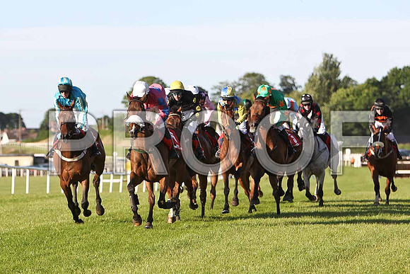 Flemross in the lead, Jockey S Davies - CU2D0142-e