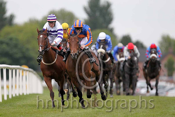 R7 - Slade (White & Purple Hoops) Rider P J Smullen and Rockymountainhigh (Royal Blue Orange Disc) Rider Johnny Murtagh battle it out. Rochymountainhigh won the race - FT8E0606-e