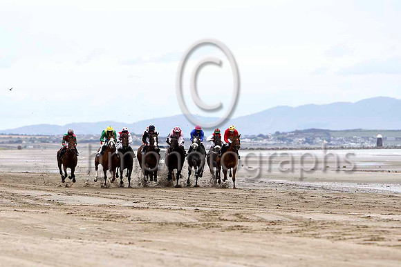 Smoky Cloud in the lead, Winner, Jockey D E Mullins - FT8E4085-e
