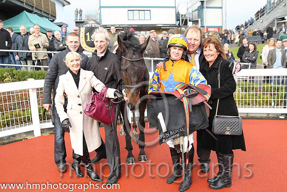 01 Gilt Shadow & Mr S Crawford - winner (1, orange, royal blue star) - CU2D9330-21