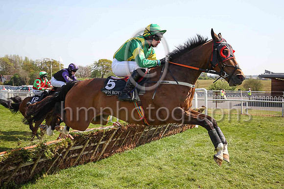 19th Ciankyle and M J Bolger ( 5 , emerald greenm yellow braces ) Trainer - P Cluskey , Owner - Hugh Calvey