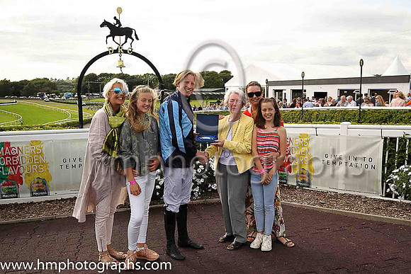 01st Tornado Watch and M P Fogarty ( 8 , dark blue and light blue diabolo ) Trainer - Jonathan Fogarty , Owner - Mrs Mary Frances Fogarty