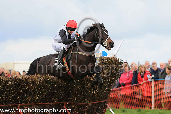 04th BOBOWEN and M J O'Hare ( 3 , WHITE,black panel; black sleeves; red cap ) Trainer: Caroline McCaldin,, Owner : Niall McCarthy  Caroline McCaldin