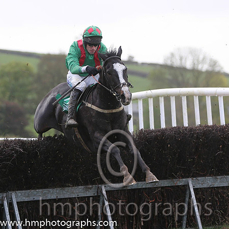 01 Chosen Dream and Derek O'Connor - - 01st (2 ,emerald green, red braces ) Trainer - Graham Mckeever