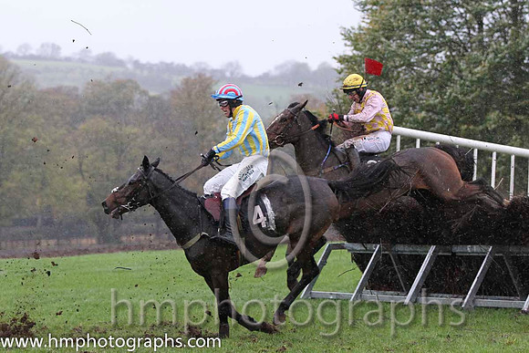 01 Mercers Court & P E Turley - winner (4, light blue and yellow stripes ) & 15 Saint Bede & B G Crawford - PU (21, pink and yellow check) - FT8E9512-17
