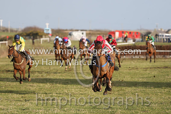 01 Mystical Knight  B O'Neill - Trainer : Colin Bowe, Grey, red chevron
