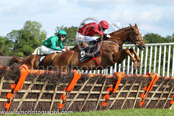 01st Banks Boy and J.W. Kennedy (5 ,red and black diamonds ), Trainer:Gordon Elliott , Owner:Mrs Ann Marie McManus