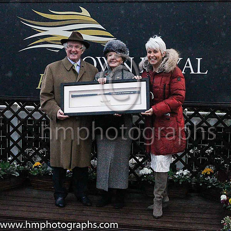 01st Realt Mor and K M Donoghue ( 1 , black, yellow diamond ) Trainer - G Elliott , Owner - Mrs P Sloan