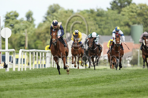 01st Onameridance (2 beige, blue cross ) Jockey: Shane Crosse , Trainer: Joseph Patrick O'Brien