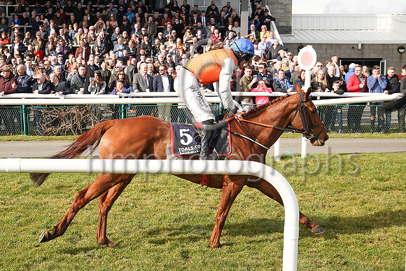 "01st Poormans Hill and J W Kennedy ( 5 , orange ) Trainer - G Elliott , Owner - Vincent Caldwell & Mrs Kathleen Caldwell" -