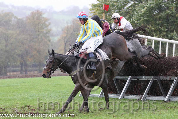 01 Mercers Court & P E Turley - winner (4, light blue and yellow stripes ) - FT8E9535-38