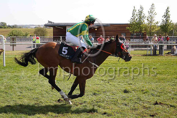 19th Ciankyle and M J Bolger ( 5 , emerald greenm yellow braces ) Trainer - P Cluskey , Owner - Hugh Calvey