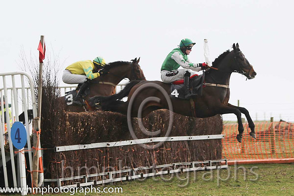01st Butlergrove King ( 4 )  H D Dunne - Trainer: Michael Goff - green