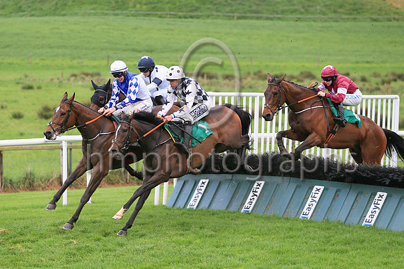 01st WILD SHOTand S. Fitzgerald (5) ( 1 , White and black diamonds ) Trainer - JOHN MCCONNELL , Owner - Cathal McGuckin