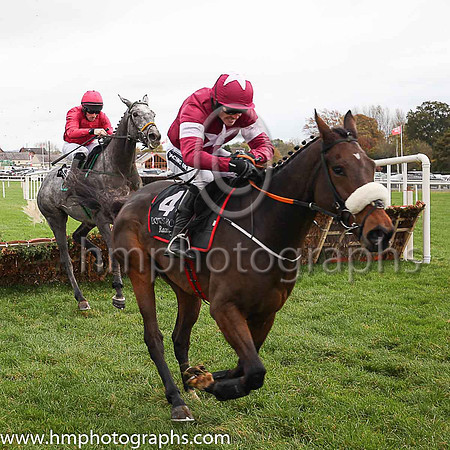 01st Monbeg Notorious and R Walsh ( 4 , maroon, white star ) Trainer - G Elliott , Owner - Gigginstown House Stud