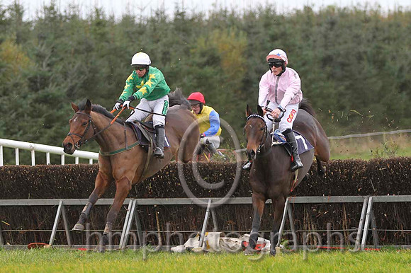 08 MerryWesterner & J P Mckeown - 8th (11, emerald green, yellow star ) & 01 Abbey Grey & R James - winner (7, pink, grey stars) - FT8E0561-9