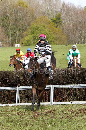 Patsy Dan (16 - black & white hoops) & R M Johnston - 5thFT8E2385-e2