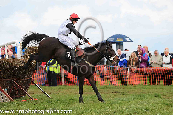04th BOBOWEN and M J O'Hare ( 3 , WHITE,black panel; black sleeves; red cap ) Trainer: Caroline McCaldin,, Owner : Niall McCarthy  Caroline McCaldin