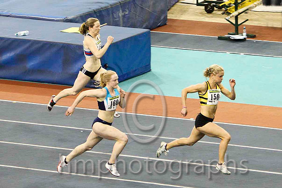 Amy Foster (160) University of Ulster - 2nd, Aoife MacNeill (156) Dundrum South Dublin AC - 5th & Ailis McSweeney (150) Leevale AC - Winner - FT8E0304-e