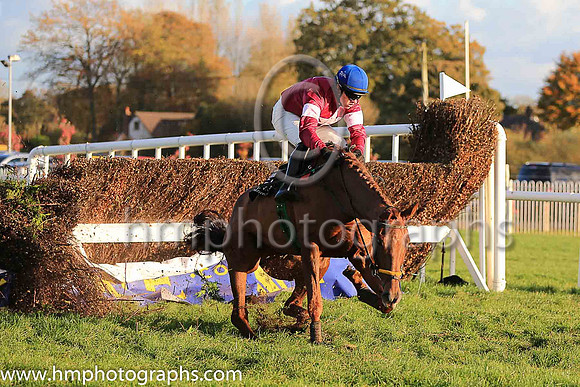 06th Net D'ecosse and Paul Townend ( 5 , maroon, white star, blue cap) Trainer - N Meade , Owner - Gigginstown House Stud