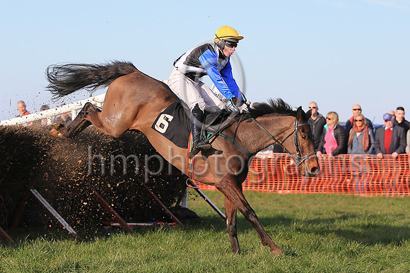01st ROSSAMILAN and l O'Carroll ( 6 , BLACK,white cross belts; blue sleeves; yellow cap ) Trainer: Paul McAleese , Owner : Laura McAleese