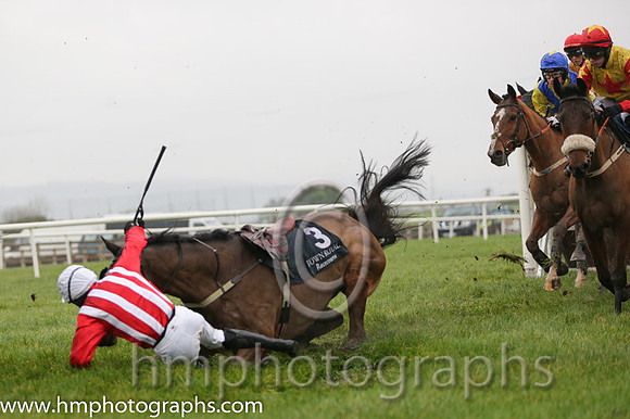 08 Kerrib Castle and Mr M McConville - F - 08th (3 ,red and white stripes ) Trainer - Stephen McConville