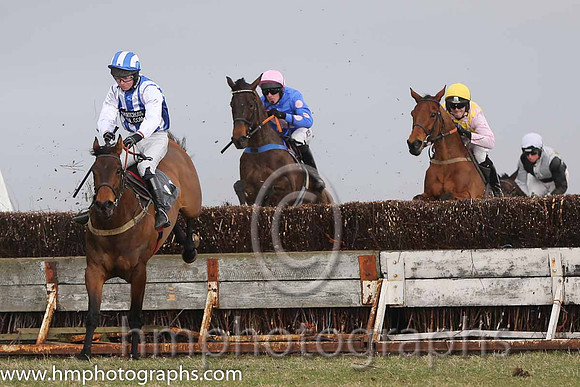 04th Butney Island ( 11 )  N McParlan - Trainer: C A McBratney - blue and white stripes