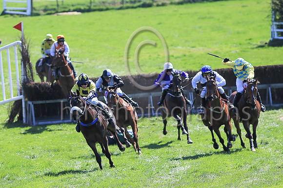 01st SHANROE AL C and J C Barry ( 7 , DARK BLUE,yellow hollow box; dark blue  yellow hlvd sleeves; dark blue cap,yellow diamond ) Trainer: Karl Thornton , Owner : Brian Smyth