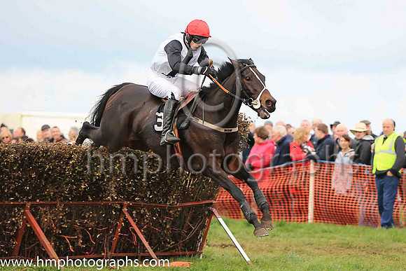 04th BOBOWEN and M J O'Hare ( 3 , WHITE,black panel; black sleeves; red cap ) Trainer: Caroline McCaldin,, Owner : Niall McCarthy  Caroline McCaldin