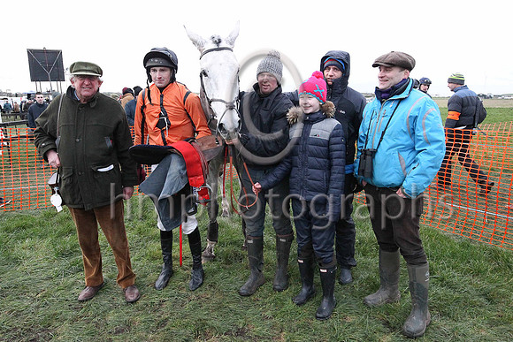 01st BI QUINI TIEP (FR) and D G Lavery ( 6 , ORANGE,black seams; black cap ) Trainer: B.R. Hamilton , Owner : Nigel Baring