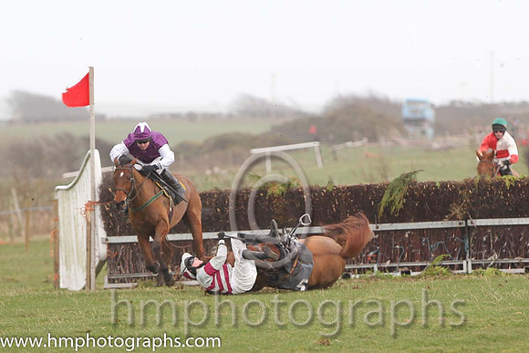 01 Patsy's Benefit & J P McKeown - Winners (7, purple, white sleeves) & 08 South Circle & Ms R Blackmore - Fell (5, grey, maroon chevrons) - FT8E3212-53