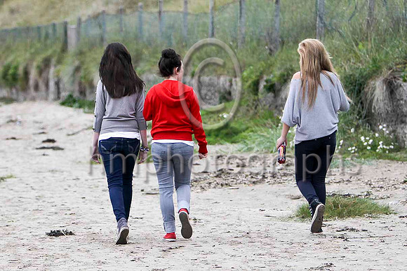 The girls at Laytown Races 2011 - FT8E4399-e