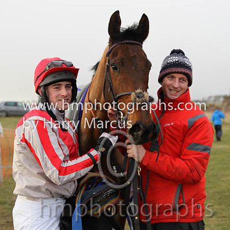 01 Mystical Knight  B O'Neill - Trainer : Colin Bowe, Grey, red chevron