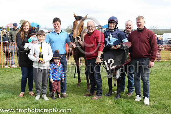 01st SHECOULDBEANYTHING and D G Lavery ( 12 , NAVY,light blue star; navy sleeves,light blue armlet; navy cap,light blue star ) Trainer: Patrick Eugene Turley,, Owner : Declan Lavery
