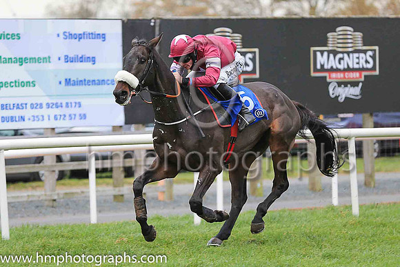 01st Wolfslair and D J Mullins ( 5 , naroon, white star, maroon cap ) Trainer - G Elliott , Owner - Gigginstown House Stud