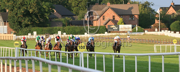 01st Starlight Rose (10 , white, yellow star ) Jockey: W Joyce(7) , Trainer: Thomas Dowling