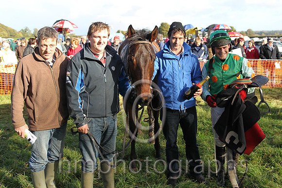 01st A Bold Move and R James ( 3 , EMERALD GREEN,orange spots; white,orange spots sleeves; emerald green cap ) Trainer: Donnchadh Doyle,, Owner : Monbeg Syndicate