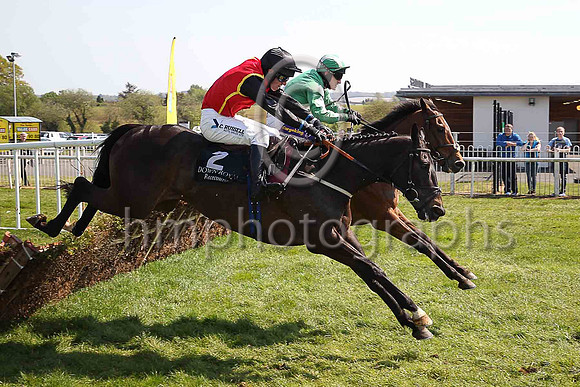 01st Fiesole and A Ring ( 3 , emerald green, white sash ) Trainer - E Doyle , Owner - Mrs P Doyle